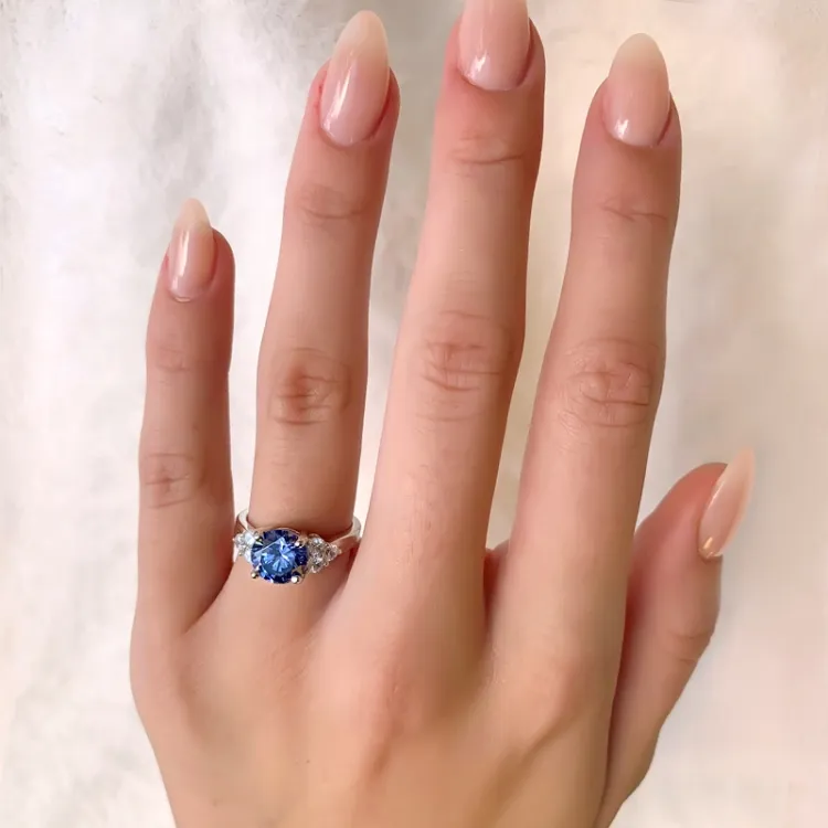 Gross runder blauem zirkon ring aus silber