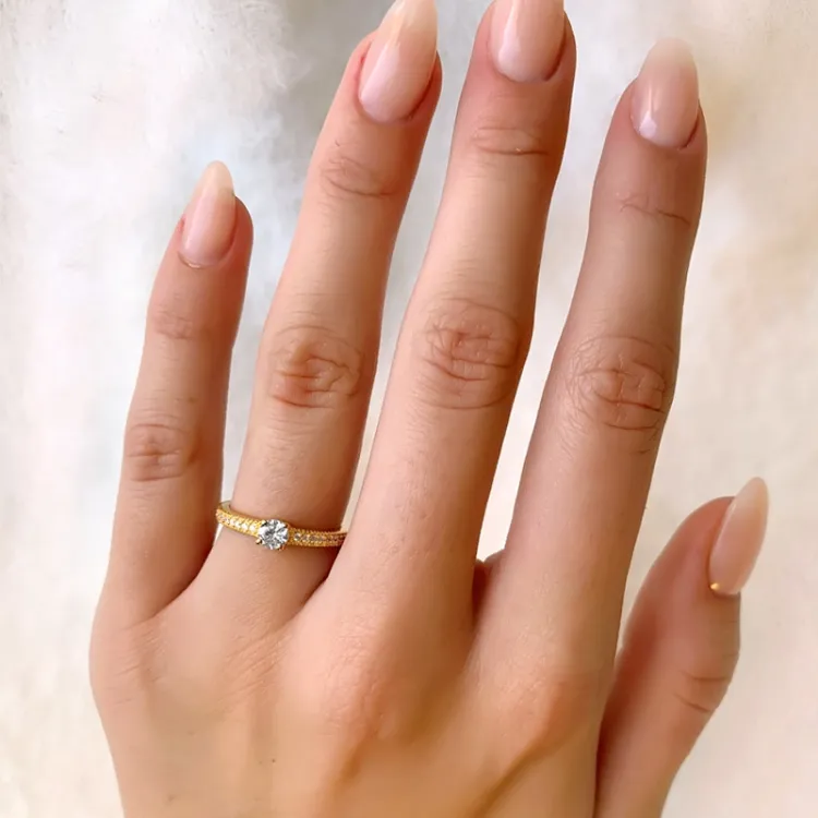 Runder weißem zirkon ring aus vergoldetem sterlingsilber