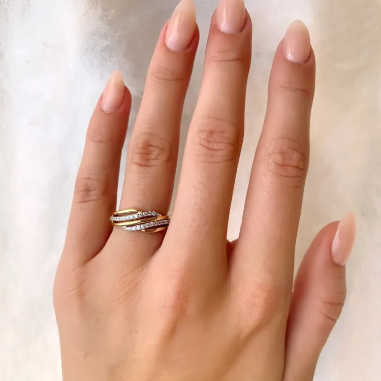 abstraktem Ring aus rhodiniertem Silber mit vergoldetem Sterlingsilber