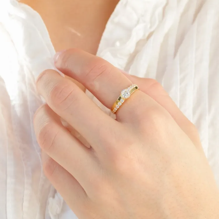 Elegant runder zirkon ring aus vergoldetem sterlingsilber