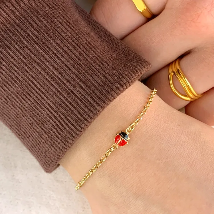Kollektionsmuster Marienkäfer Armband aus vergoldetem Sterlingsilber und Anhänger aus vergoldetem Sterlingsilber