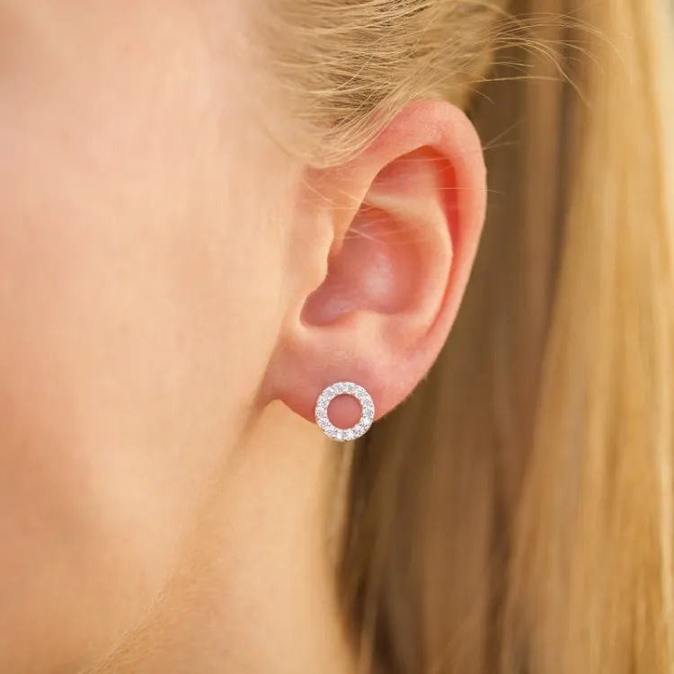 runden weißem Ohrstecker in Silber