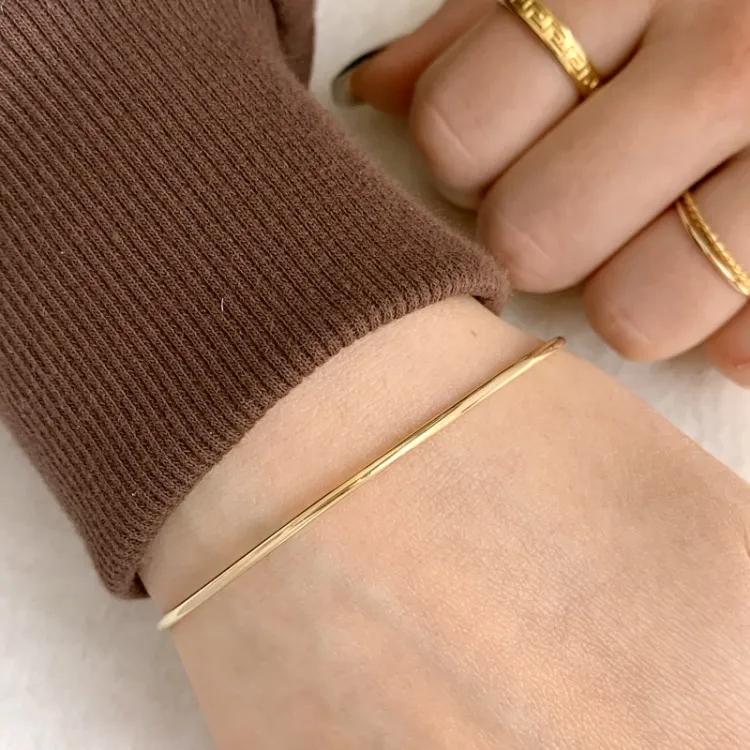 1,8 mm massiv BNH Armreif aus 8 Karat Gold