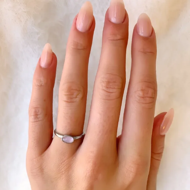 ovaler rosa Ring aus Silber - Loom Stones