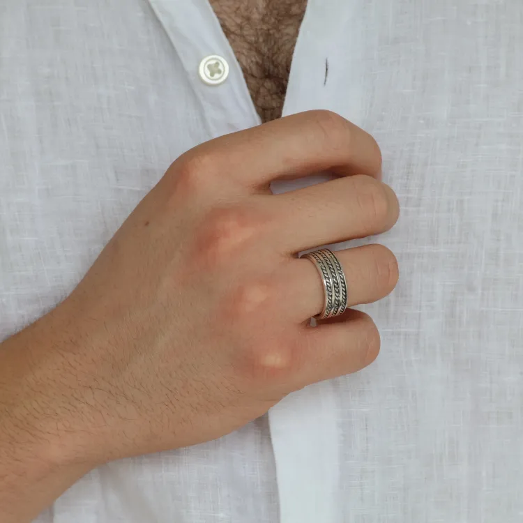 Herrenring aus oxidiertem Sterlingsilber