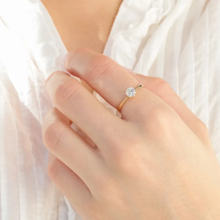 Solitärring aus 8 Karat Gold