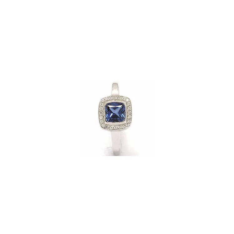 Viereckigem Ring aus Silber