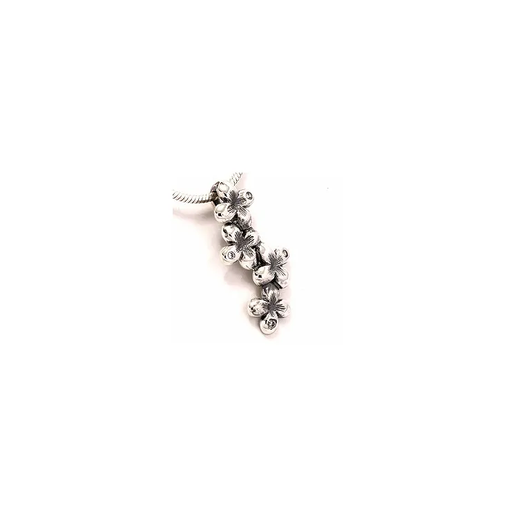 Blumenanhänger aus oxidiertem Sterlingsilber