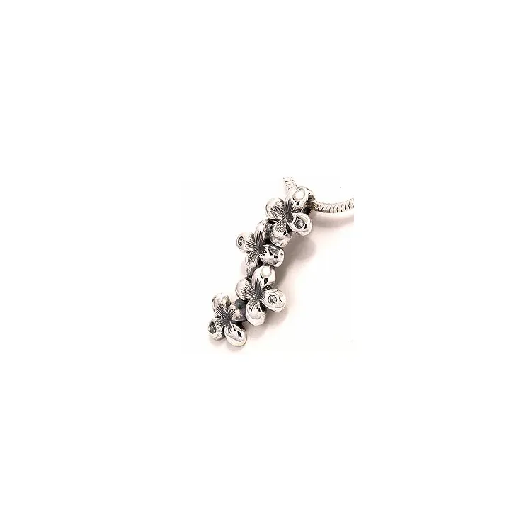 Blumenanhänger aus oxidiertem Sterlingsilber