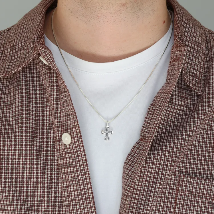 Kreuz Anhänger aus oxidiertem Sterlingsilber