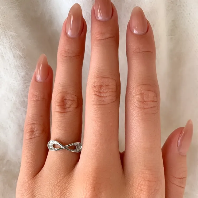 Elegant infinity Zirkon Ring aus Silber