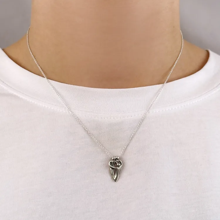 Mutter und Kind Anhänger aus oxidiertem Sterlingsilber