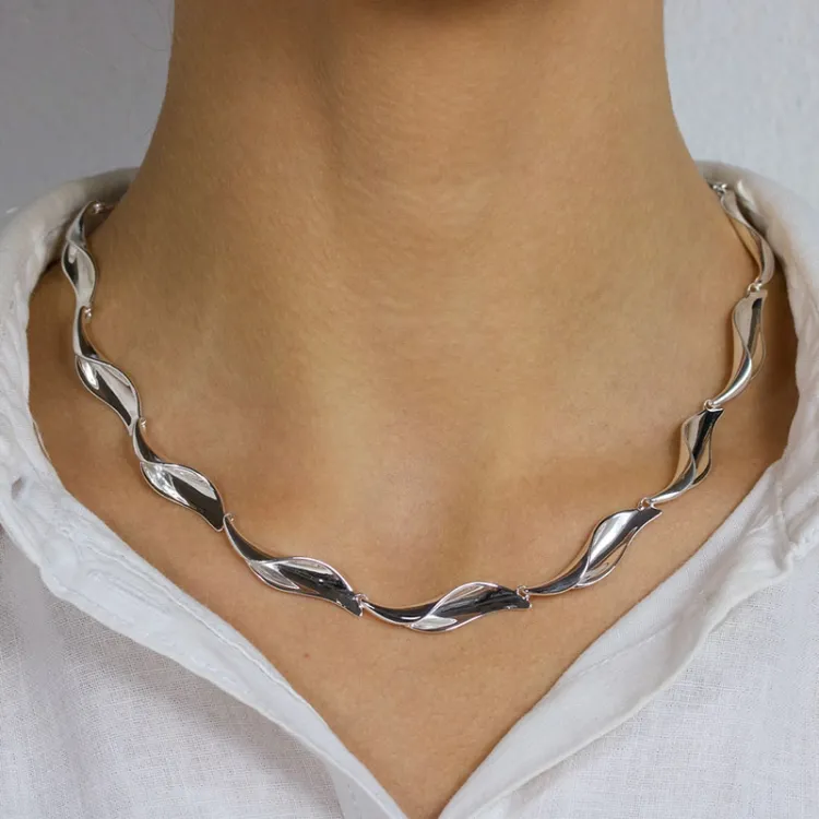 Halskette aus Silber  x 