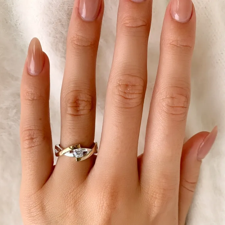 weißem Zirkon Ring aus Silber mit 8 karat Gold
