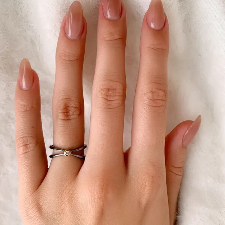 Dark Harmony Ring aus schwarzes rhodiniertes Silber mit vergoldetem Sterlingsilber