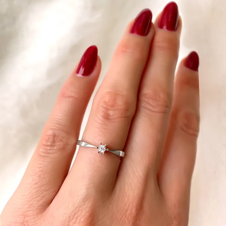 0,05 ct Solitärring in 14 Karat Weißgold 0,05 ct