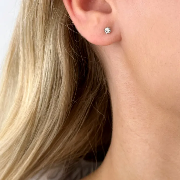 2 x 0,10 ct Solitärohrstecker in 14 Karat Weißgold mit Diamant