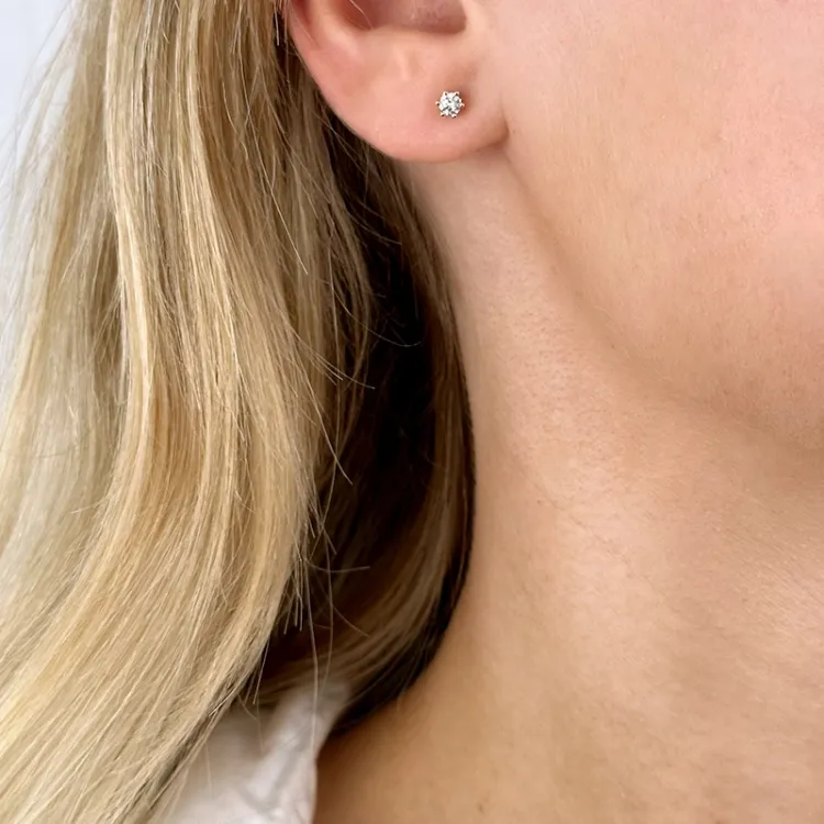 2 x 0,10 ct Solitärohrstecker in 14 Karat Gold mit Diamant