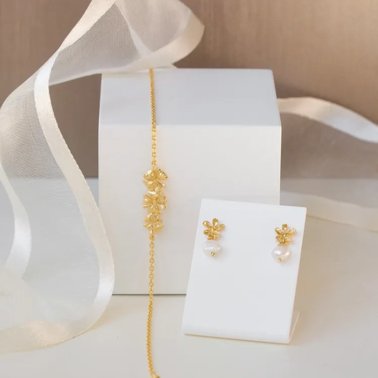 Blumen Perle Ohrringe in vergoldetem Silber - Lumé Etched