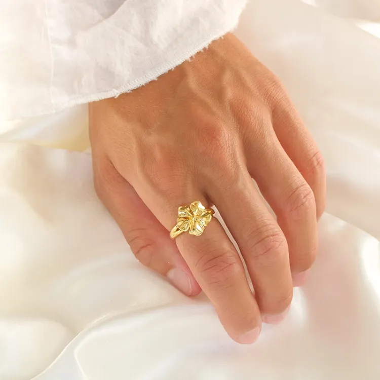 Blumen Ring aus vergoldetem Sterlingsilber - Lumé Essence