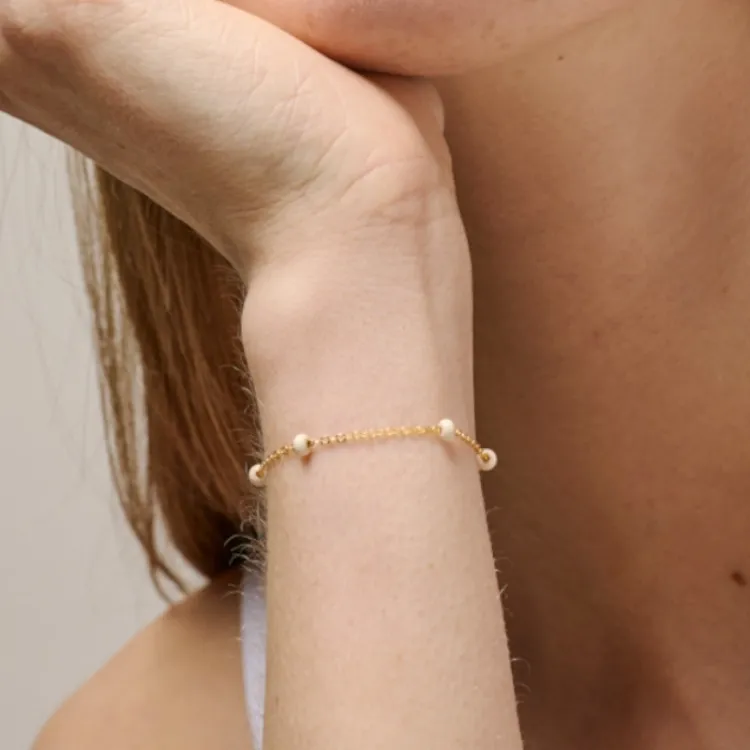 Enamel Lola Bold Daisy Armband in vergoldetem Sterlingsilber farbenen Emaille