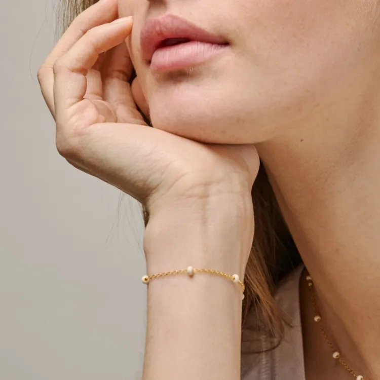 Enamel Lola Bold Daisy Armband in vergoldetem Sterlingsilber farbenen Emaille