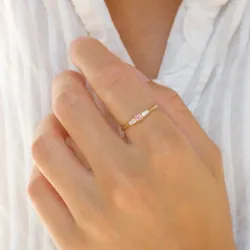 eng rosa Zirkon Ring aus 9 Karat Gold - Gold Collection