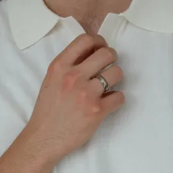 Ring aus titanium und silber