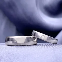 5 und 4 mm trauringe aus 9 Karat Weißgold 0,03 ct - set