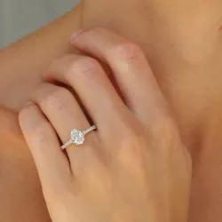 ovaler lab grown Diamant Ring in 14 Karat Gold 1,0 ct 0,26 ct