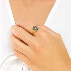 dunkelblauem Bergkristall Ring aus vergoldetes Messing