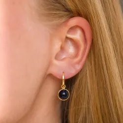 runden synthetisch blauem Saphir Ohrringe in vergoldetes Messing - Loom Stones