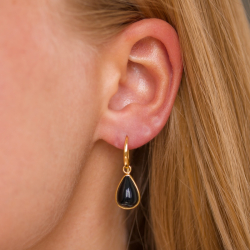 Tropfen schwarzem Onyx Ohrringe in vergoldetes Messing - Loom Stones