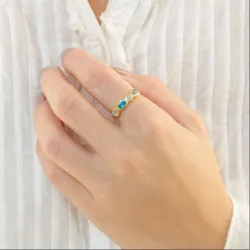 blauem Bergkristall Ring aus vergoldetes Messing - Eliné