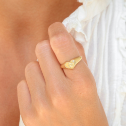 buchstab o Zirkon Ring aus vergoldetes Messing