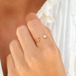 buchstab f Zirkon Ring aus vergoldetes Messing