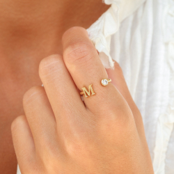 buchstab m Zirkon Ring aus vergoldetes Messing