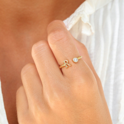 buchstab r Zirkon Ring aus vergoldetes Messing