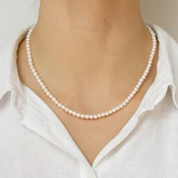 42 cm Perlenhalskette mit Süßwasserperle.