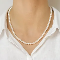 45 cm Perlenhalskette mit Süßwasserperle.