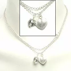 Lange Halskette aus Silber und Herzförmiger Anhänger aus Silber
